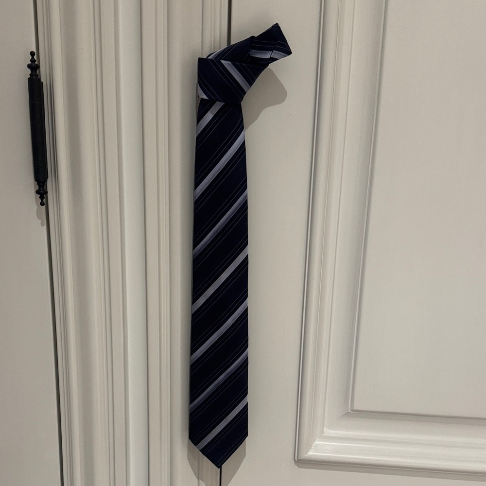 Boss Navy and Silver Striped Tie
